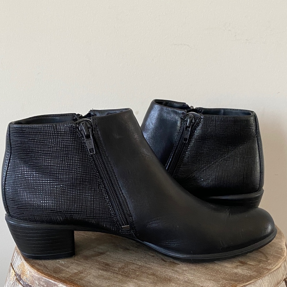 Ecco Black Leather Ankle Boots Booties with Double Side Zip Detail Size 39 - Picture 3 of 10